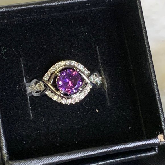 Delicate Silver Tone Ring with Purple Amethyst Colored Stone Size 7 1/2 - Picture 4 of 11